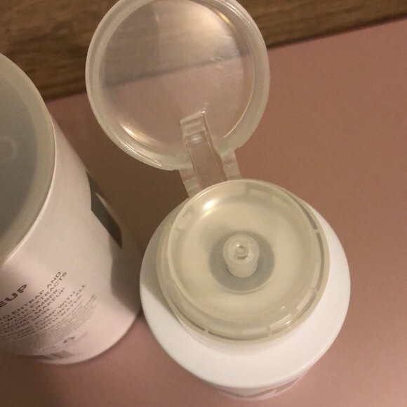 Milk makeup micellar gel makeup remover 5.5 oz NIB - Picture 4 of 4